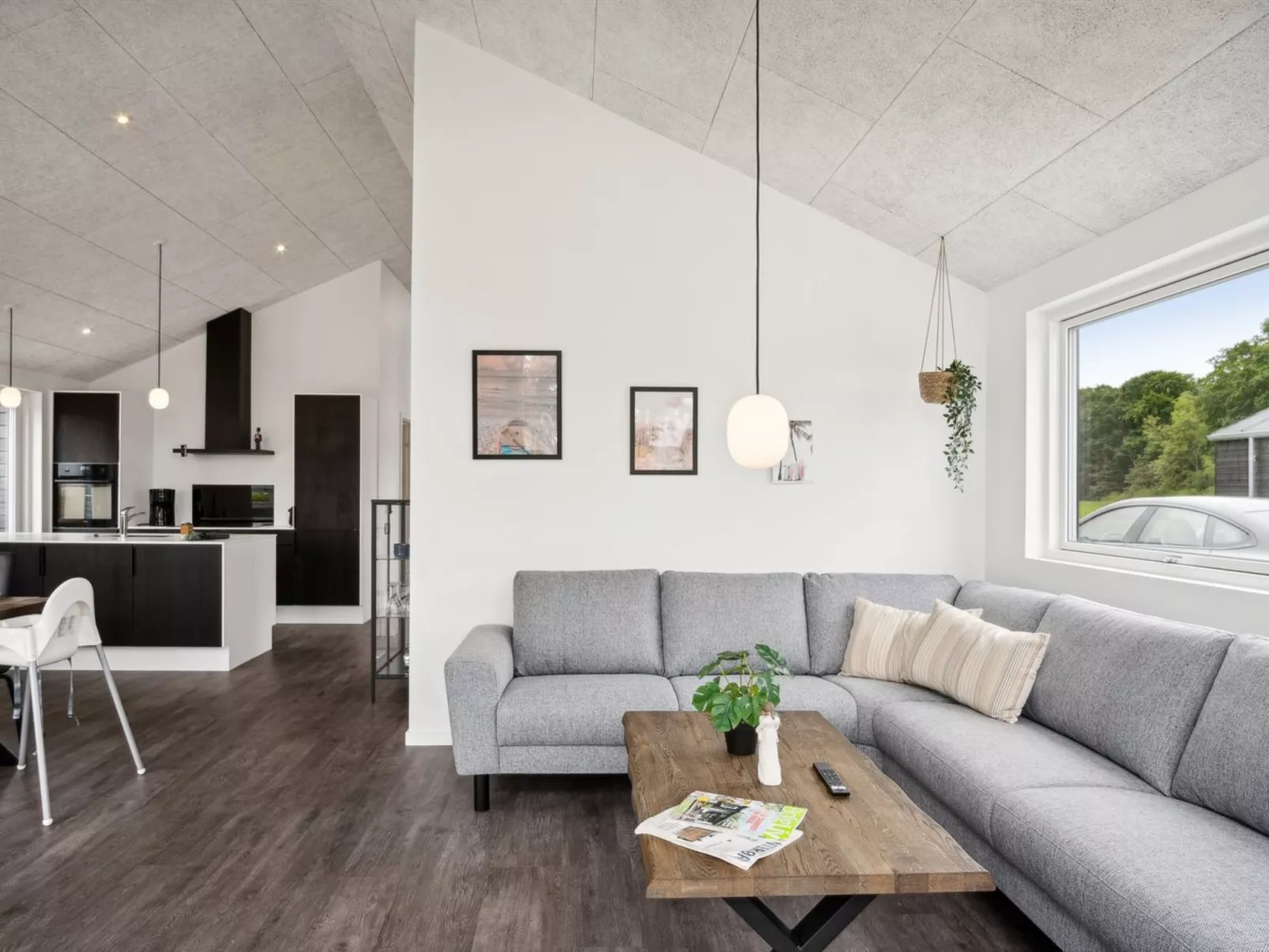 "Stygg" - 75m from the sea-Inside