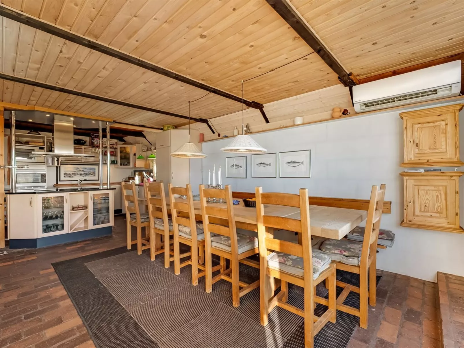 "Kurt" - 75m from the sea-Drinnen