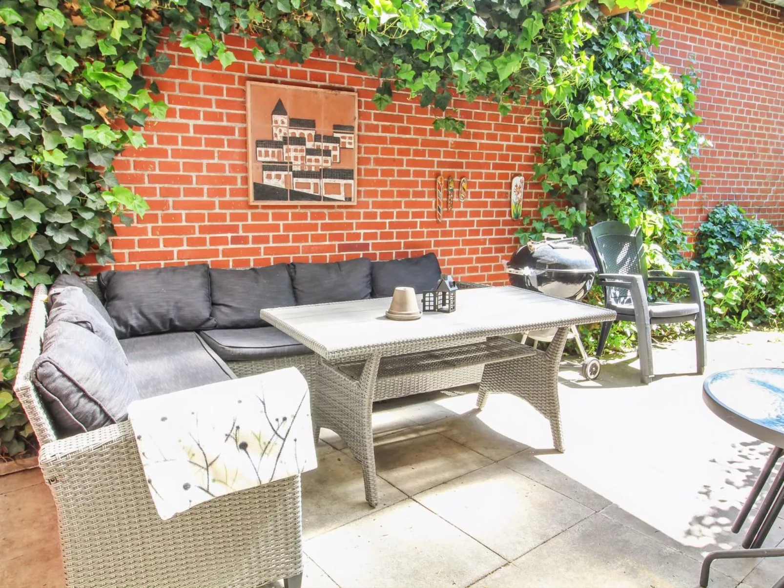 "Kiri" - 24km from the sea-Outside