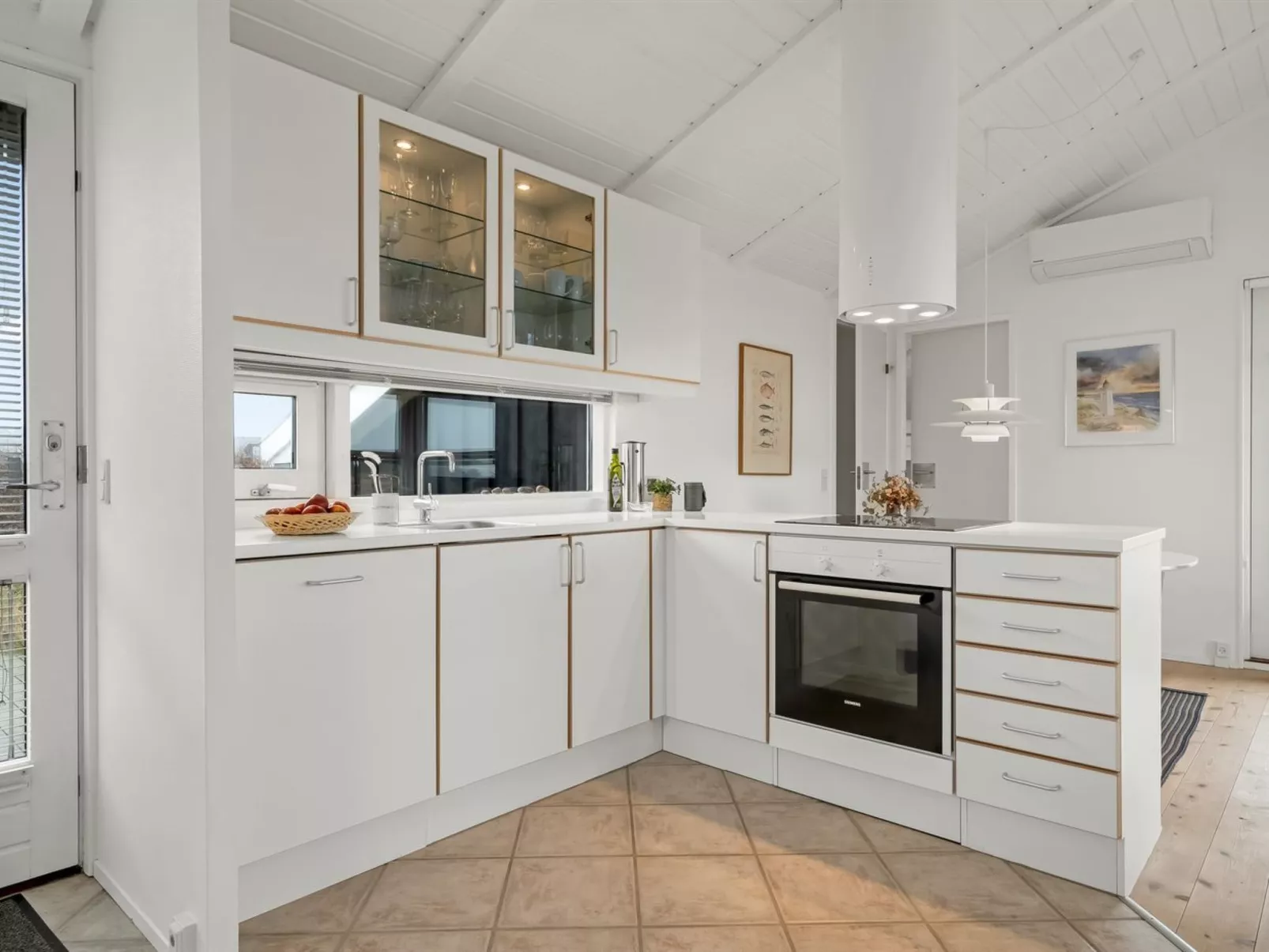 "Nuka" - 400m from the sea-Dedans