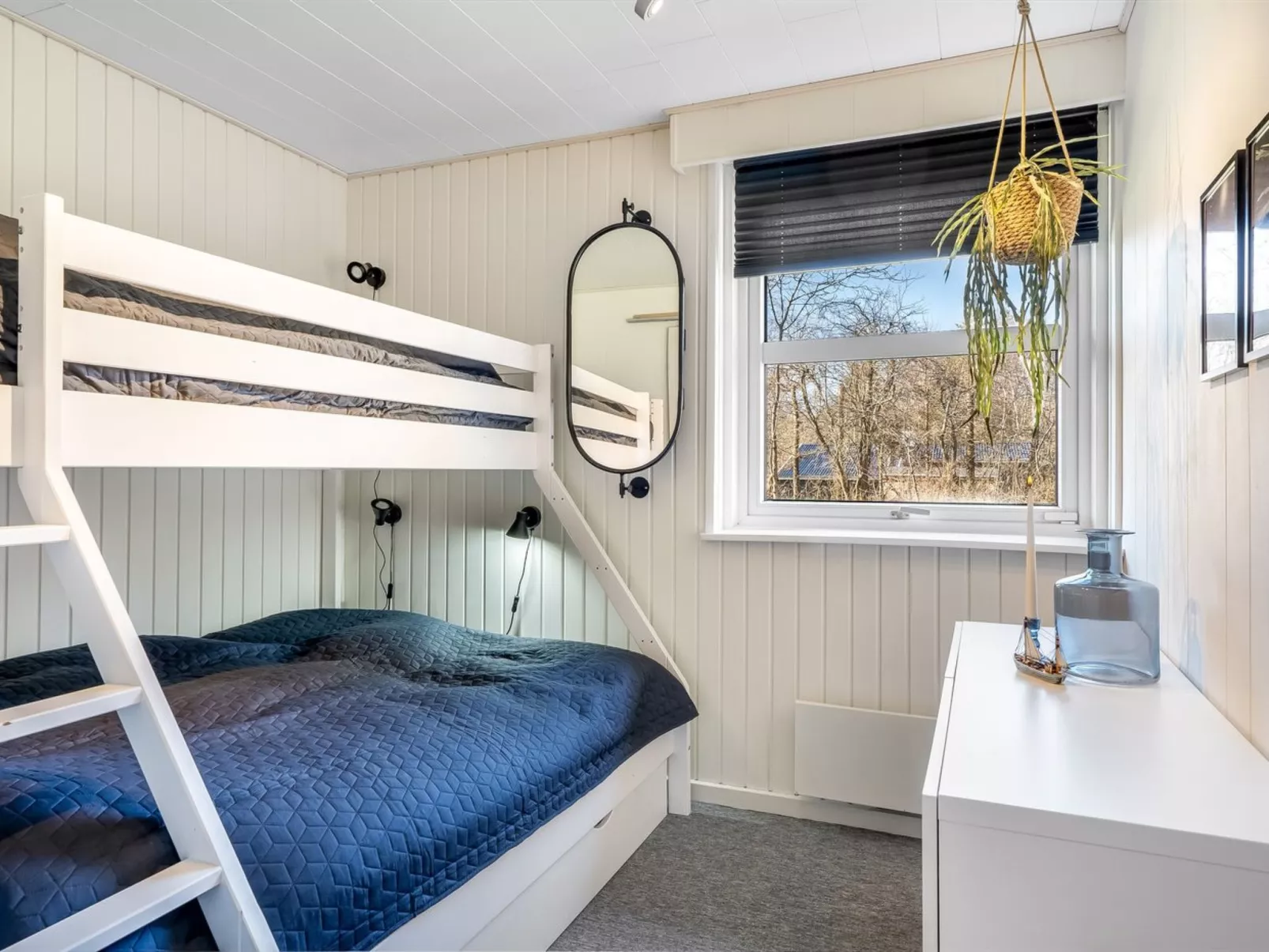 "Karmen" - 250m to the fjord-Inside