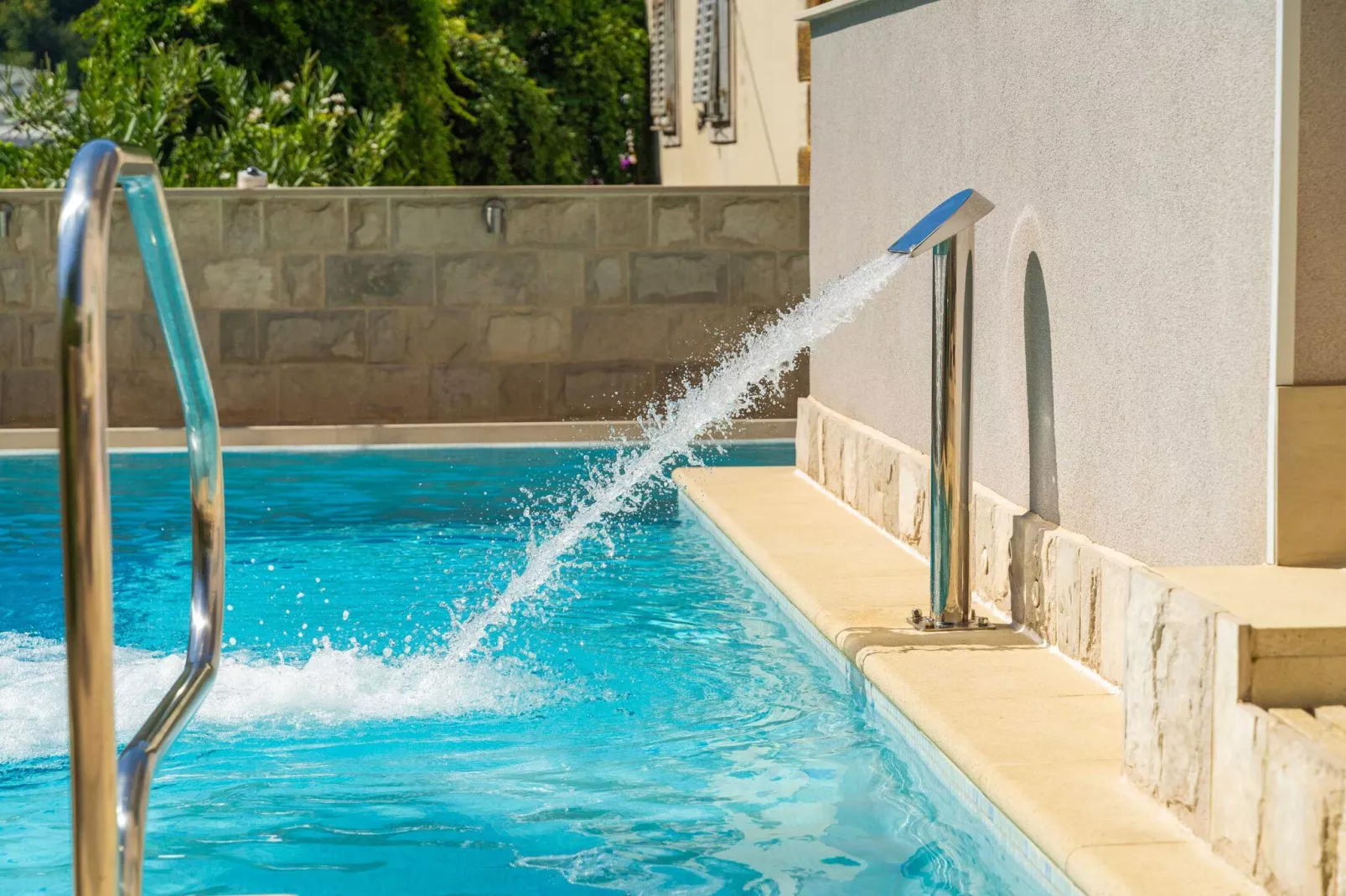 Apartments Aura - Comfort Studio Apartment 6 with shared swimming pool-Piscine