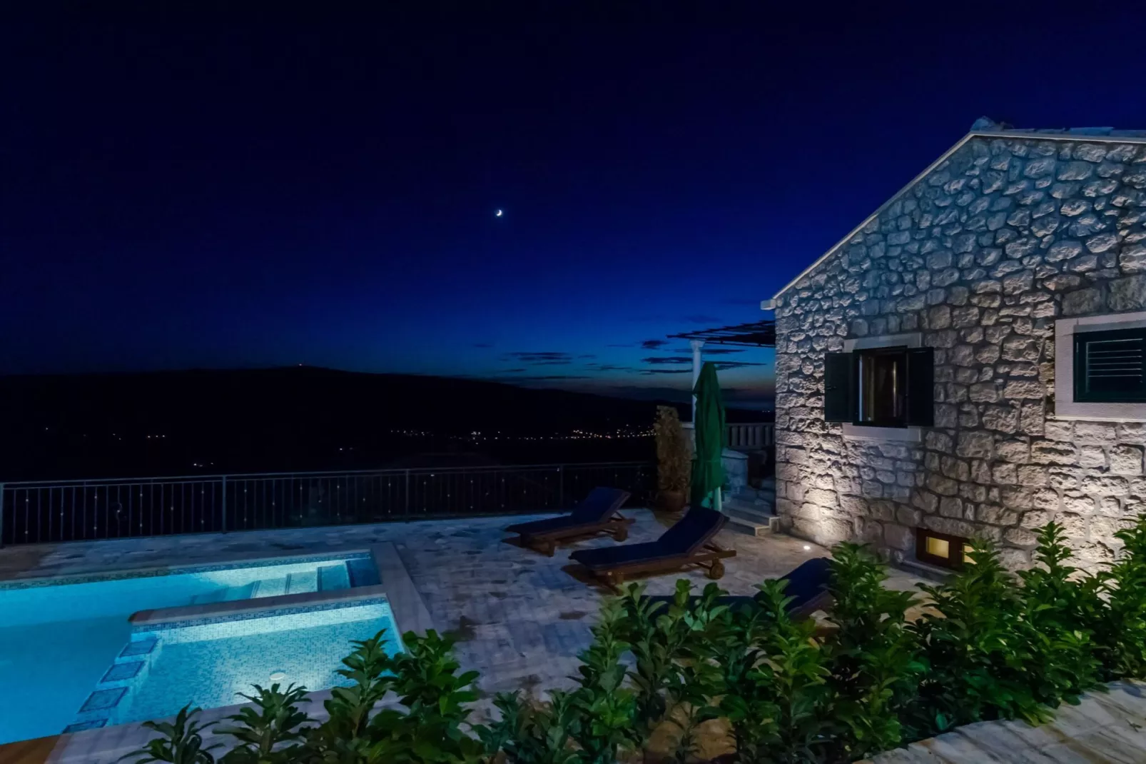 Villa Falcon Rook - Four-Bedroom Villa with Terrace and Swimming Pool-Piscine