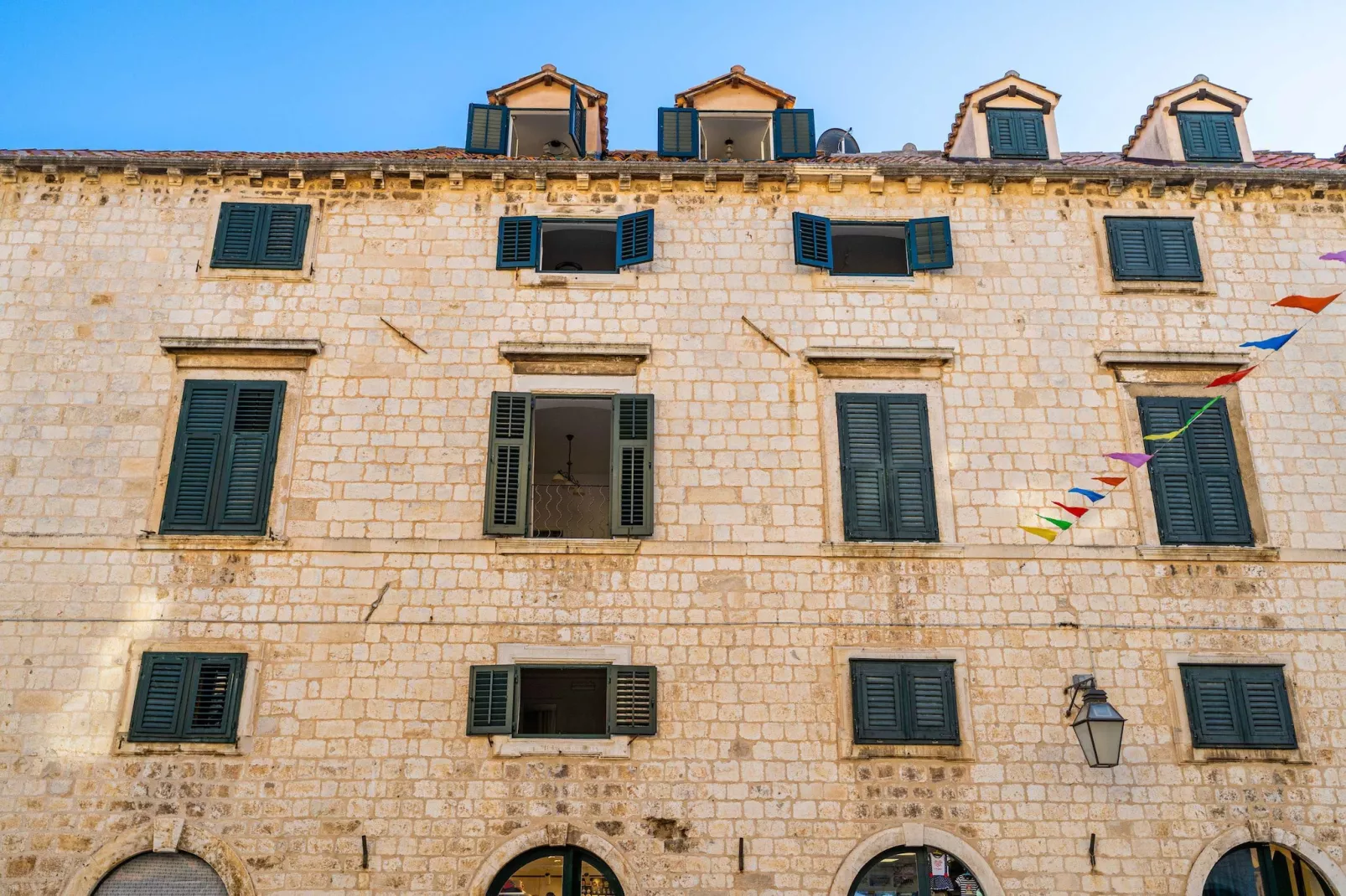 Guest House Lumin - Twin Room with City View (Third Floor) (BR3)-Outdoor