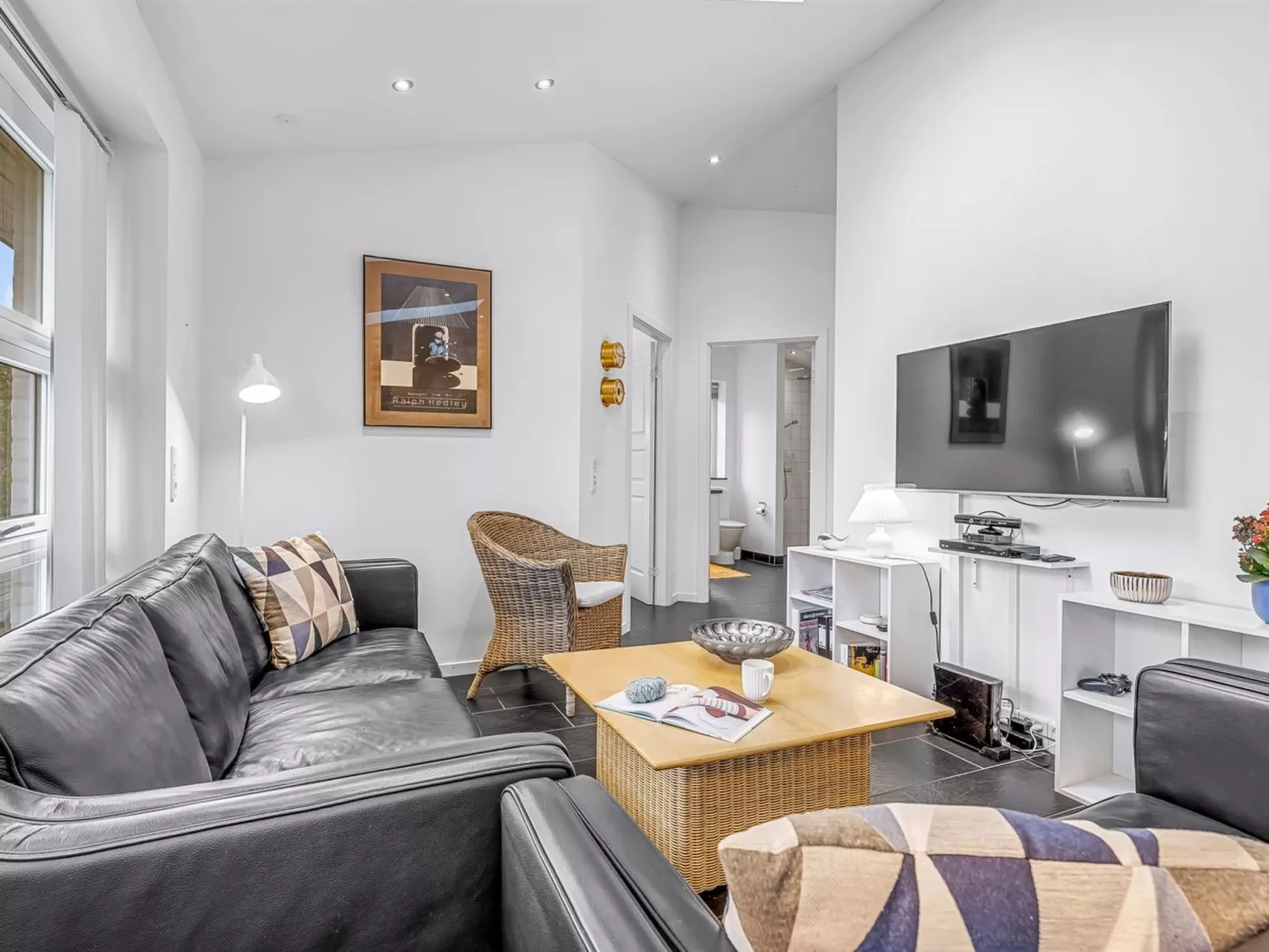 "Laulu" - 200m from the sea-Drinnen