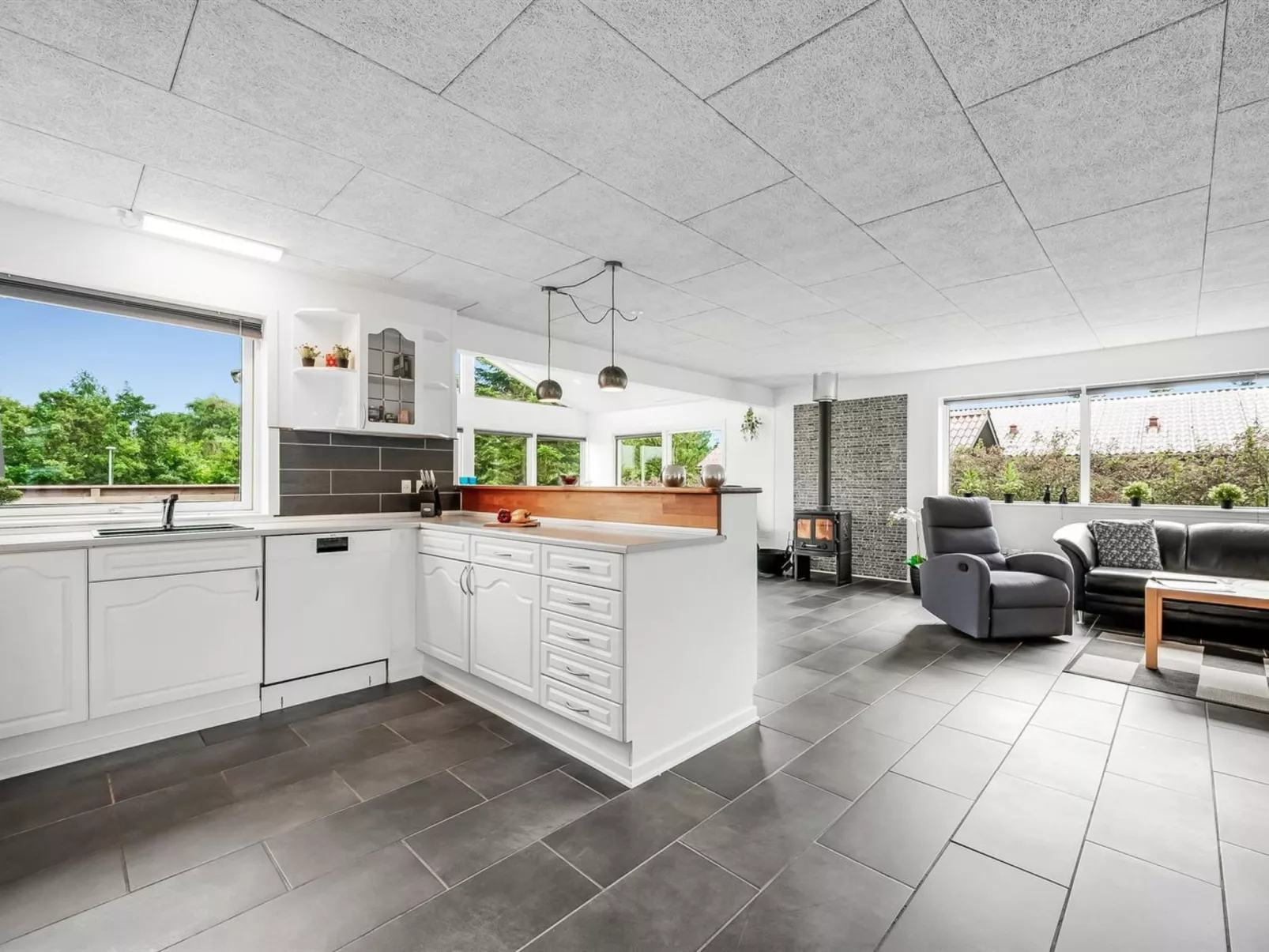 "Amine" - 300m to the fjord-Inside