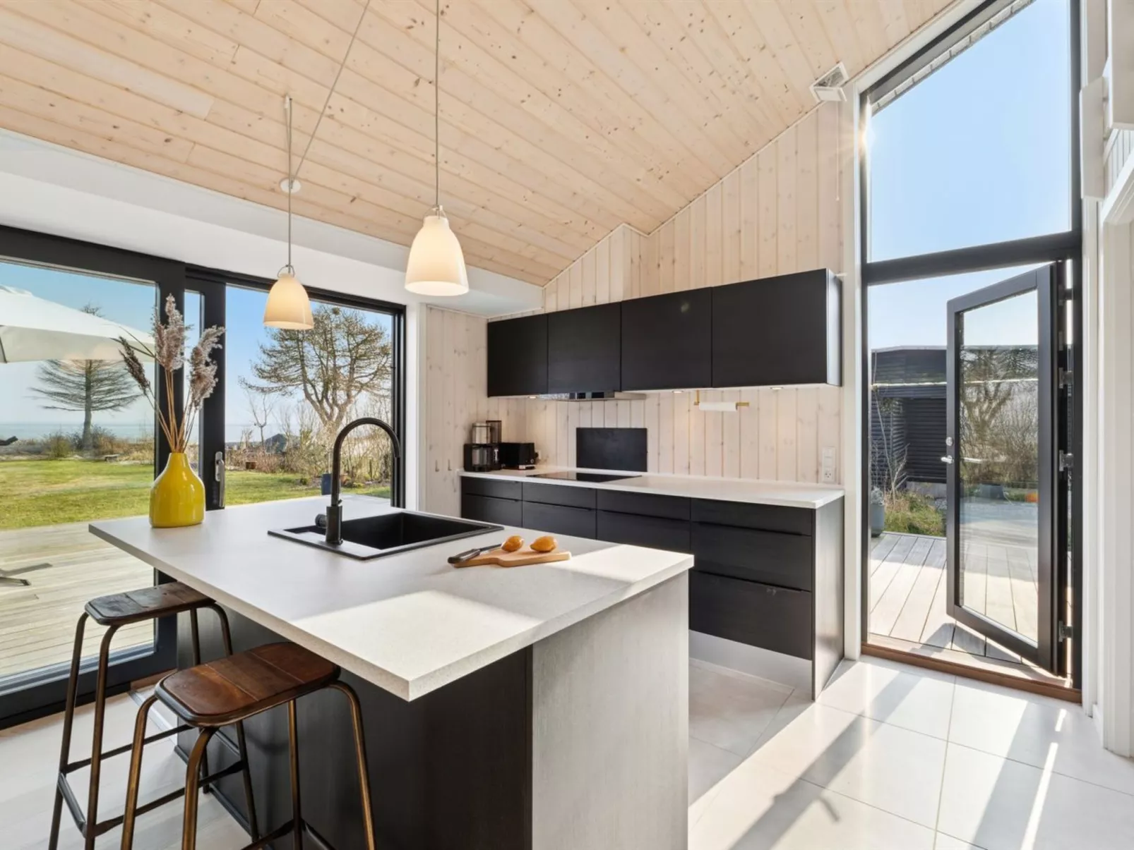 "Viveke" - 10m from the sea-Drinnen