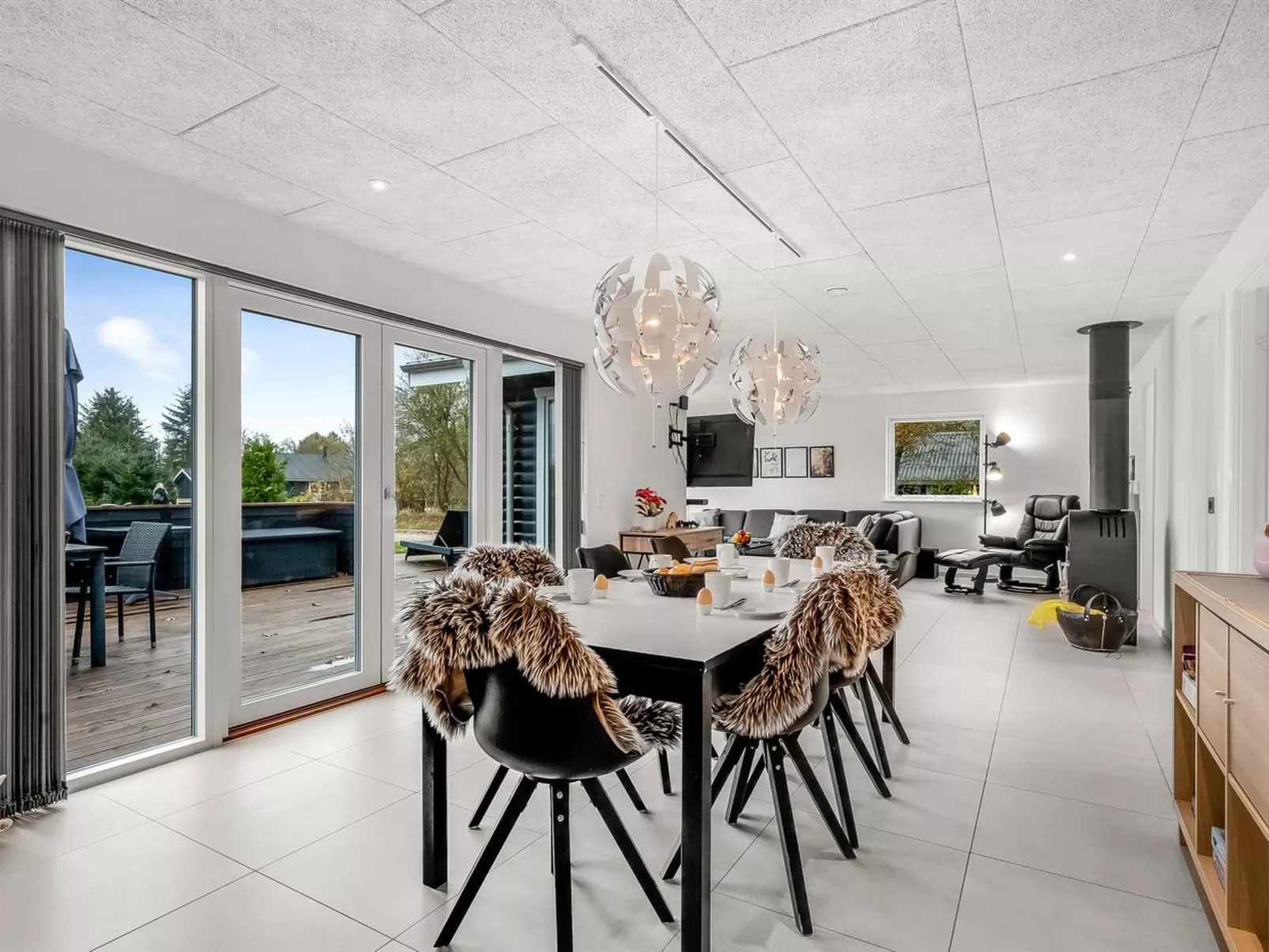 "Elisaveta" - 400m to the fjord-Drinnen