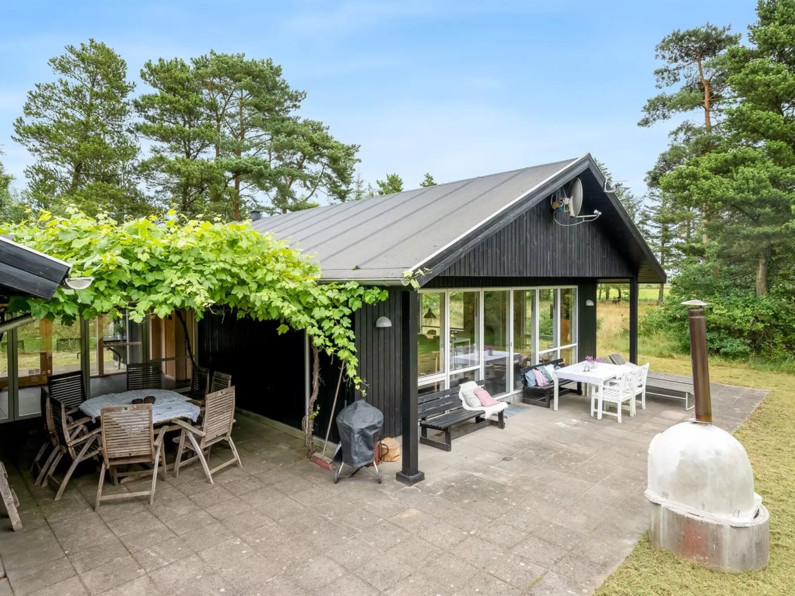 "Trena" - 1.2km to the fjord-Outside