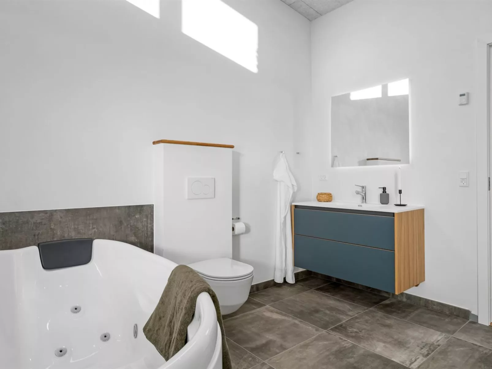 "Elevus" -  from the sea-Inside