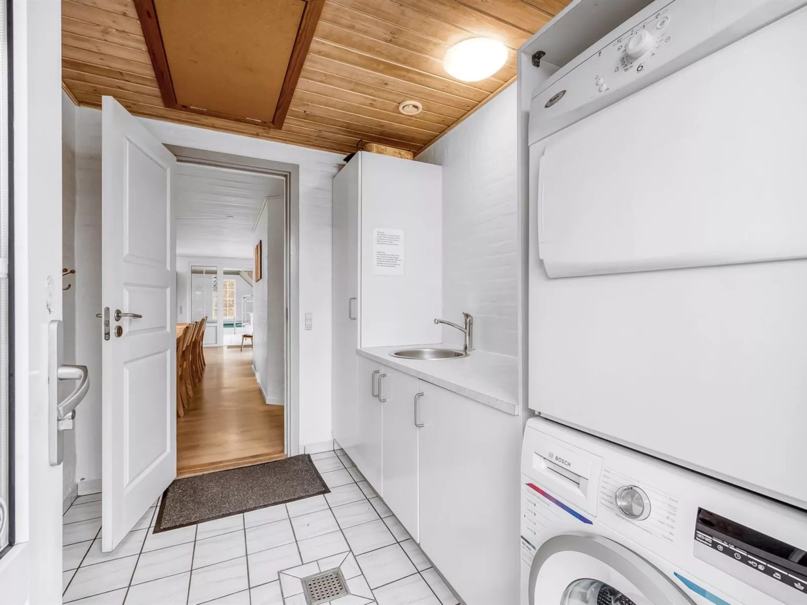 "Aagot" - 1.7km from the sea-Inside