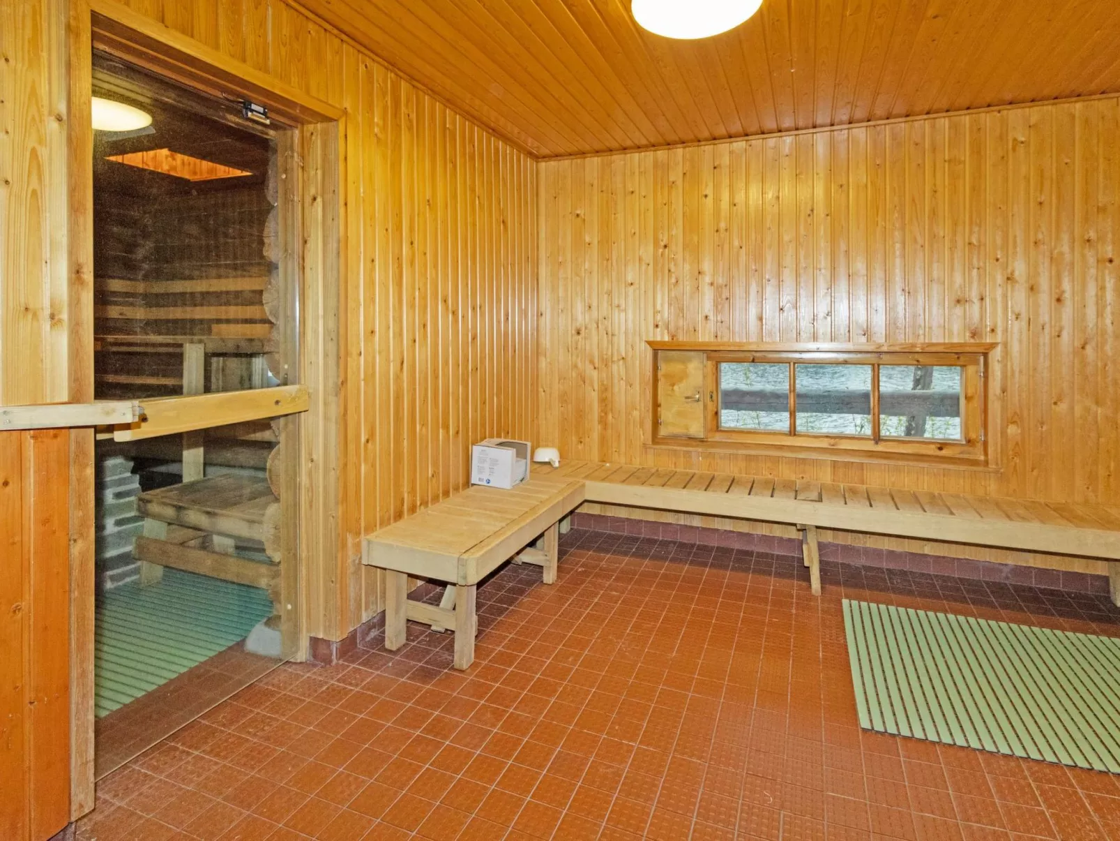 Metsä-luosto-Drinnen