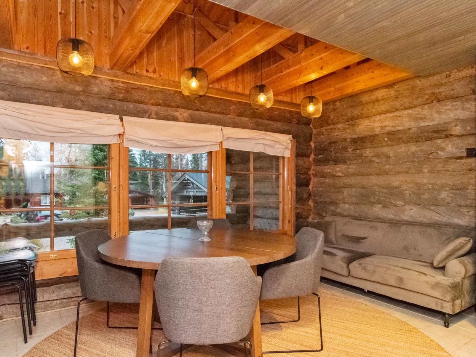 Joikupirtti b-Dedans