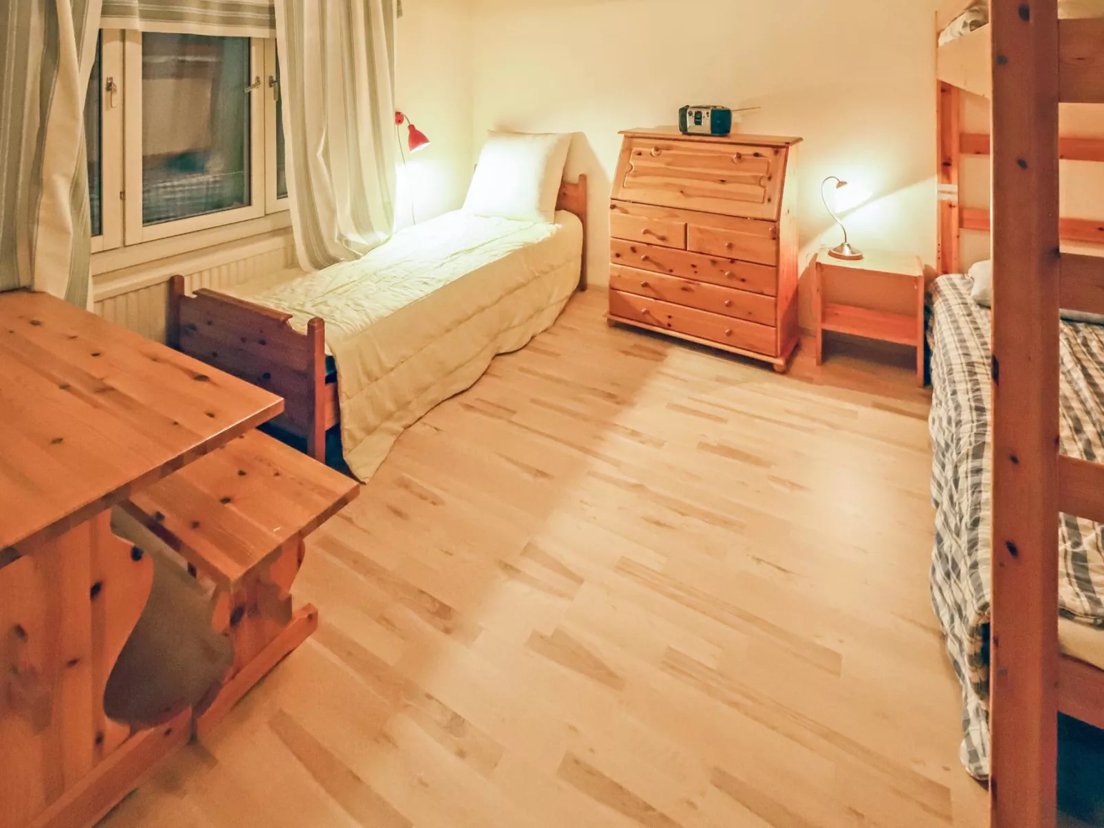 Lövgårdenin lohimaja-Inside