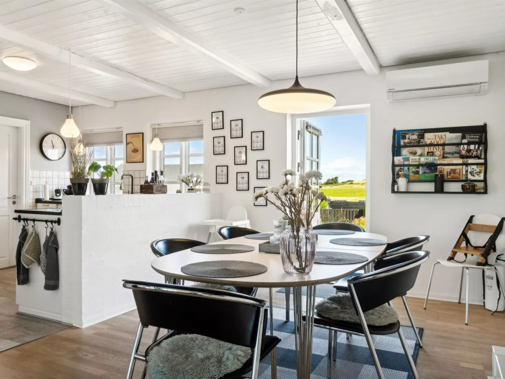 "Mari" - 150m from the sea-Inside