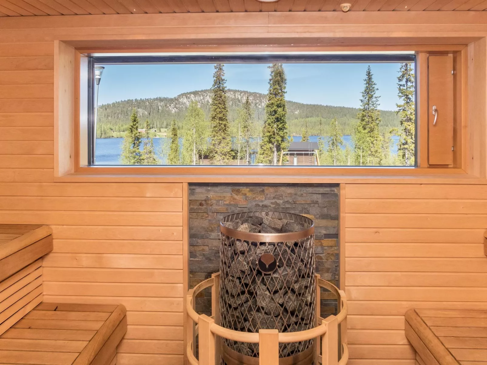 Holy lake chalet b-Drinnen