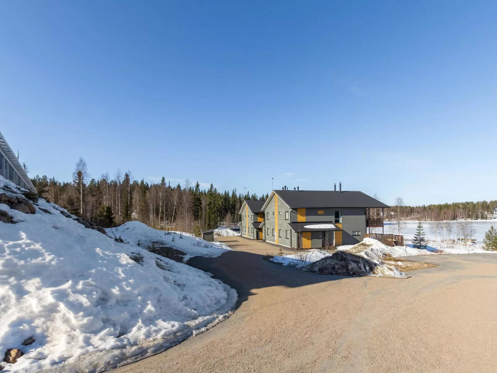 Hallan karhu b, paritalo-Inside