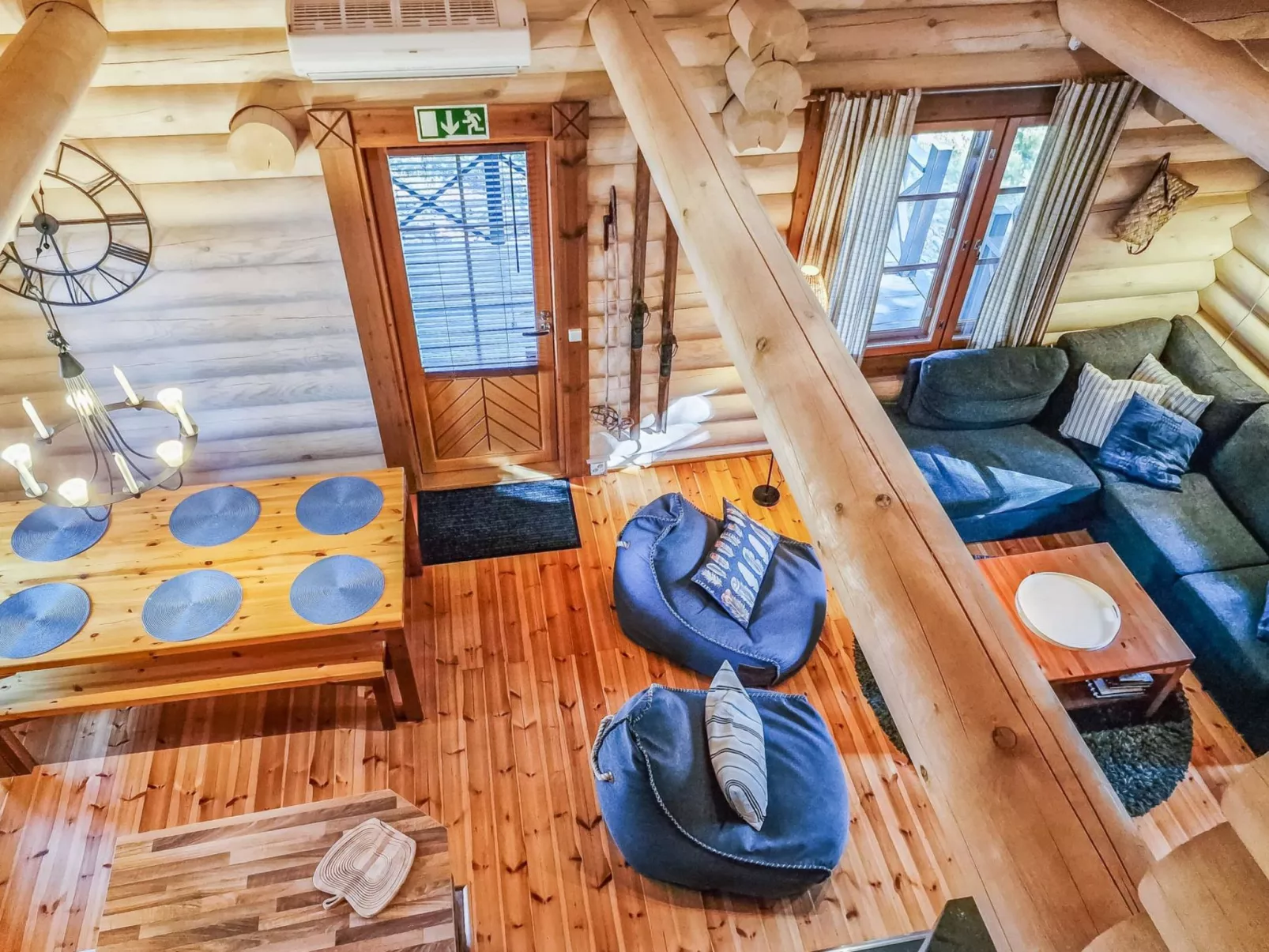 Pyöröpirtti-Inside