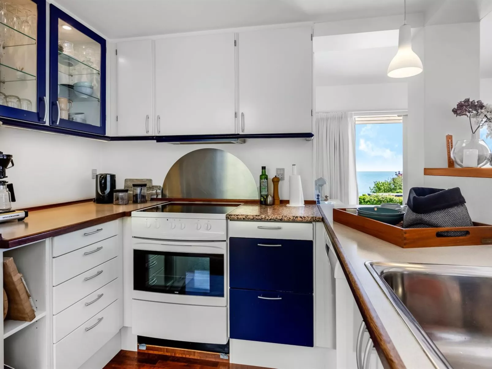 "Tobias" - 45m to the fjord-Drinnen