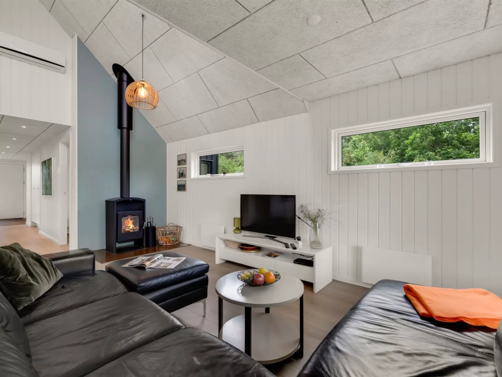 "Gadde" - 100m to the fjord-Inside