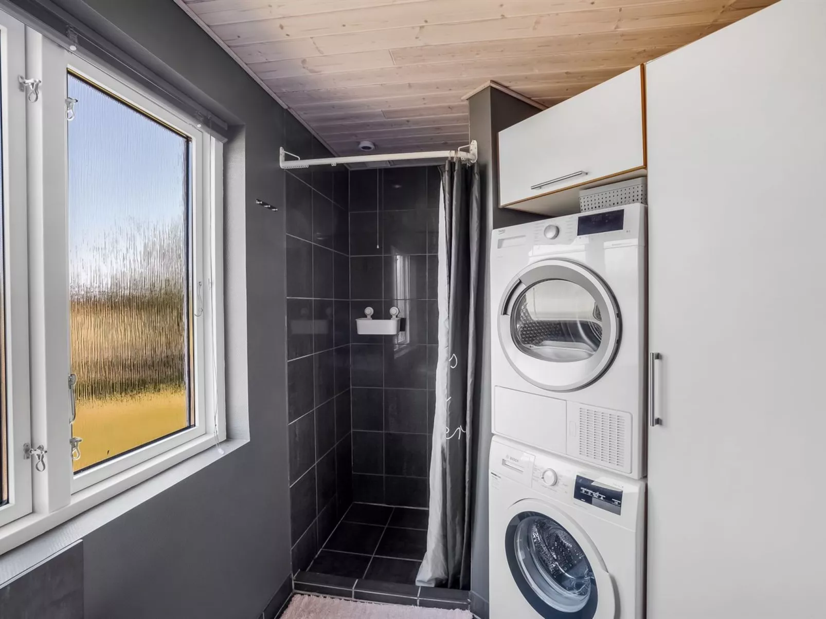 "Ernesta" -  from the sea-Inside