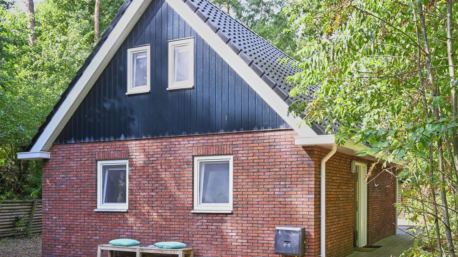 De Linde-Exterior in summer