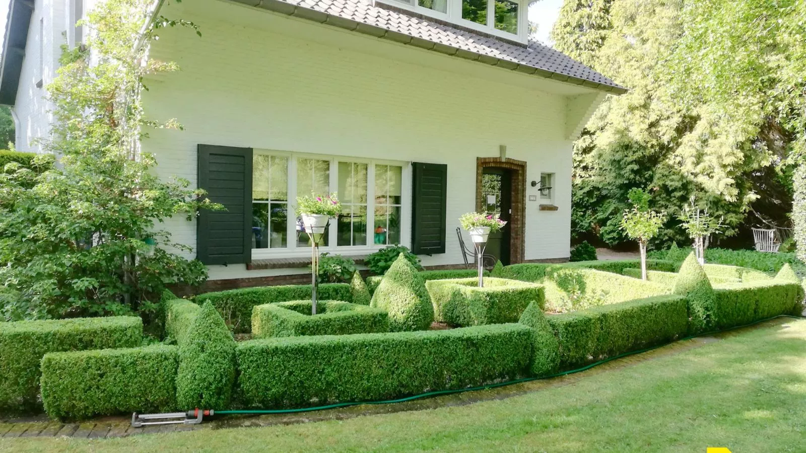 Wezelhoeve-Exterior in summer