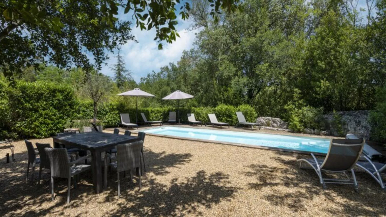 Grenadiers-Gardens in summer