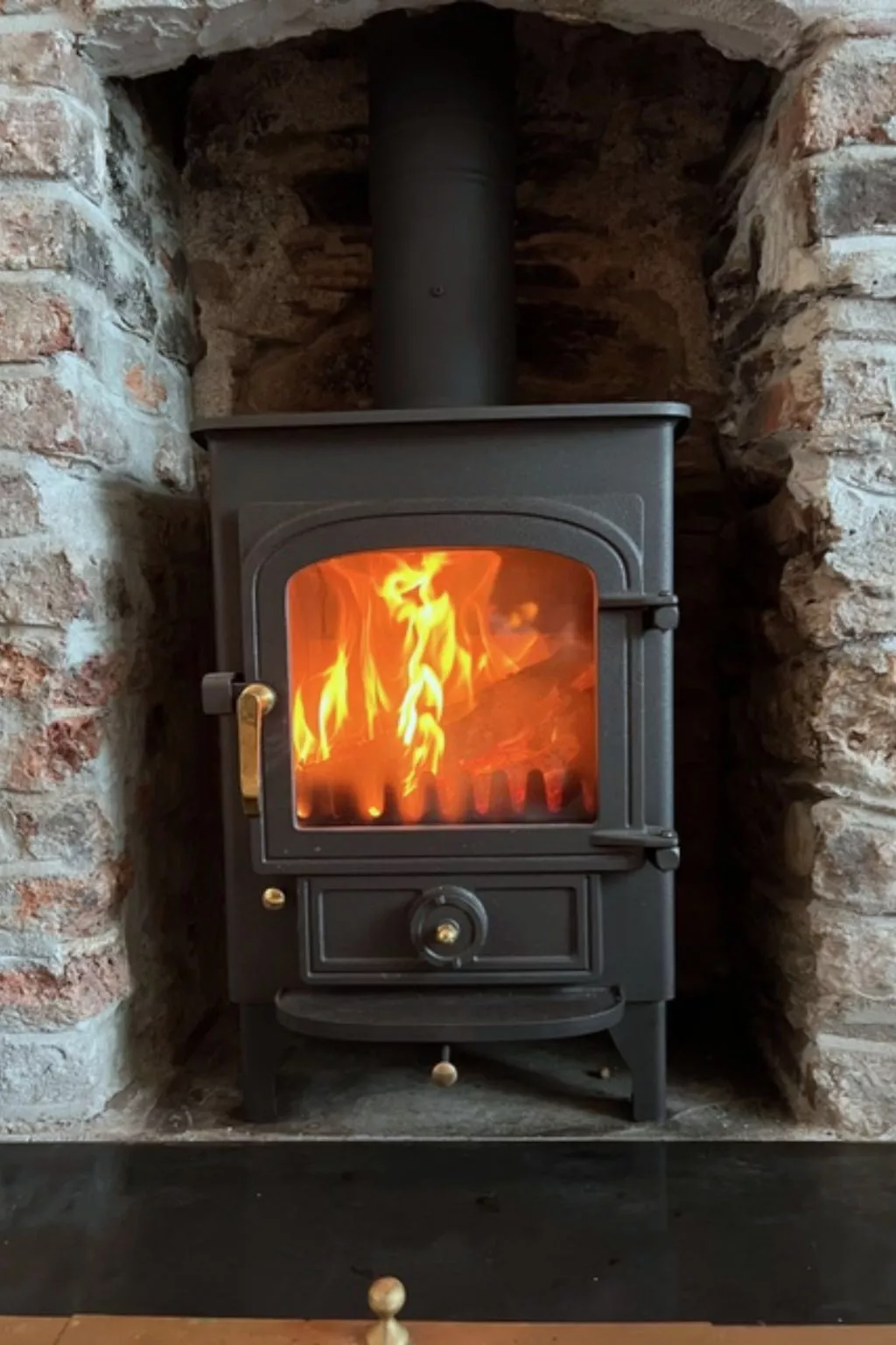 April Cottage-Dedans