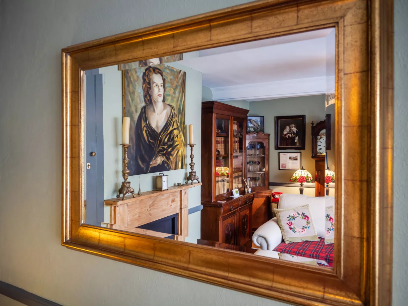 The Old Sunday School & Vestry-Dedans