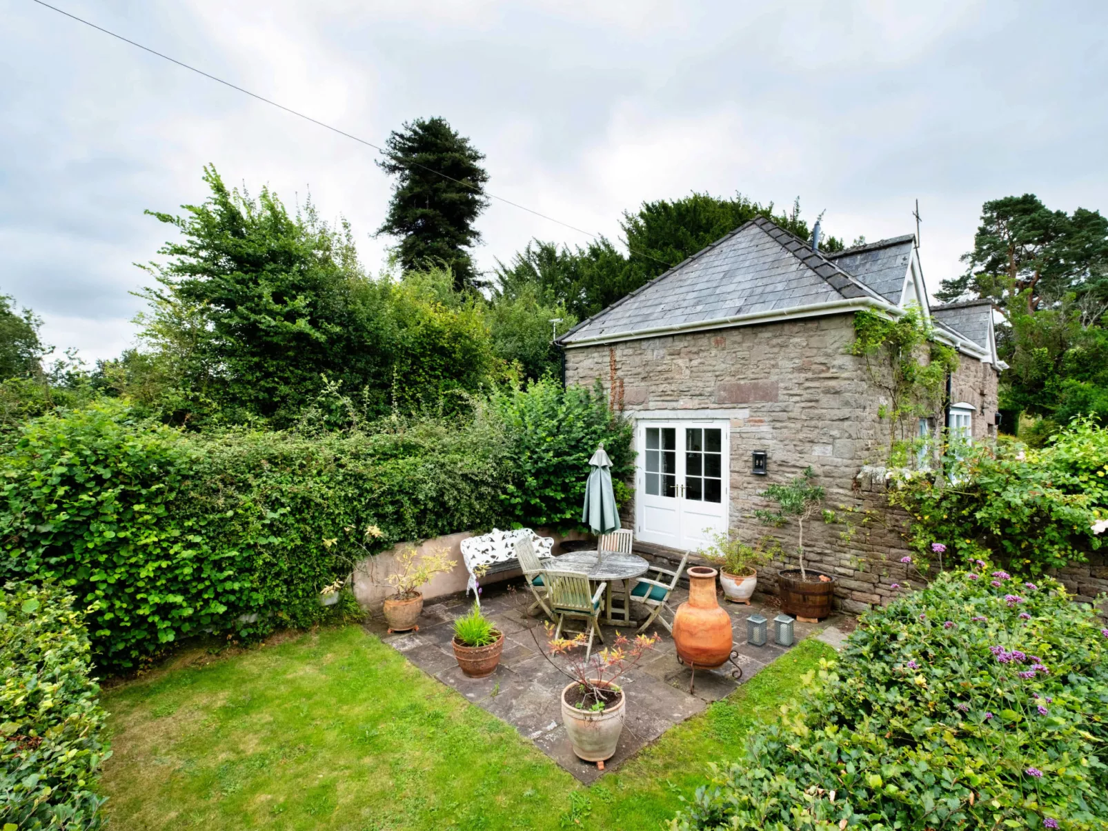 Coach House Wellbeing Retreat-Dehors