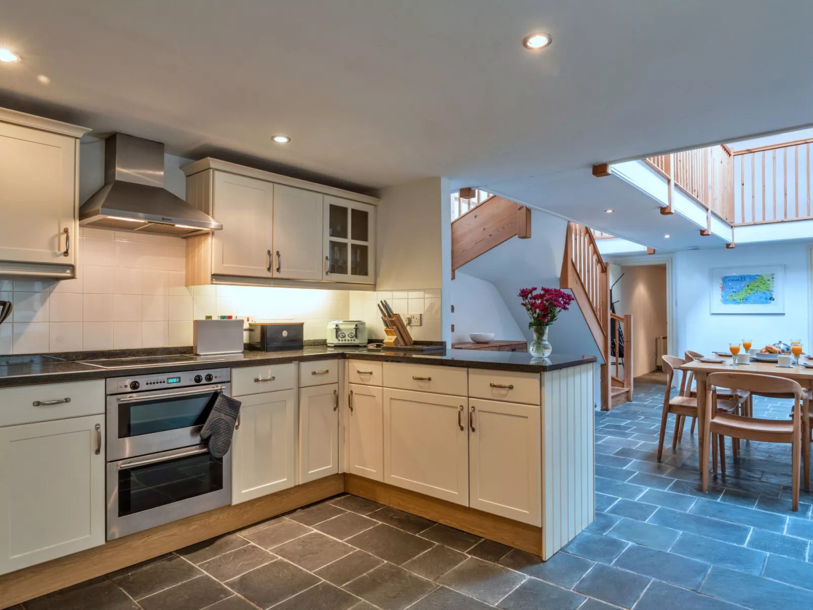 The Old Store-Dedans