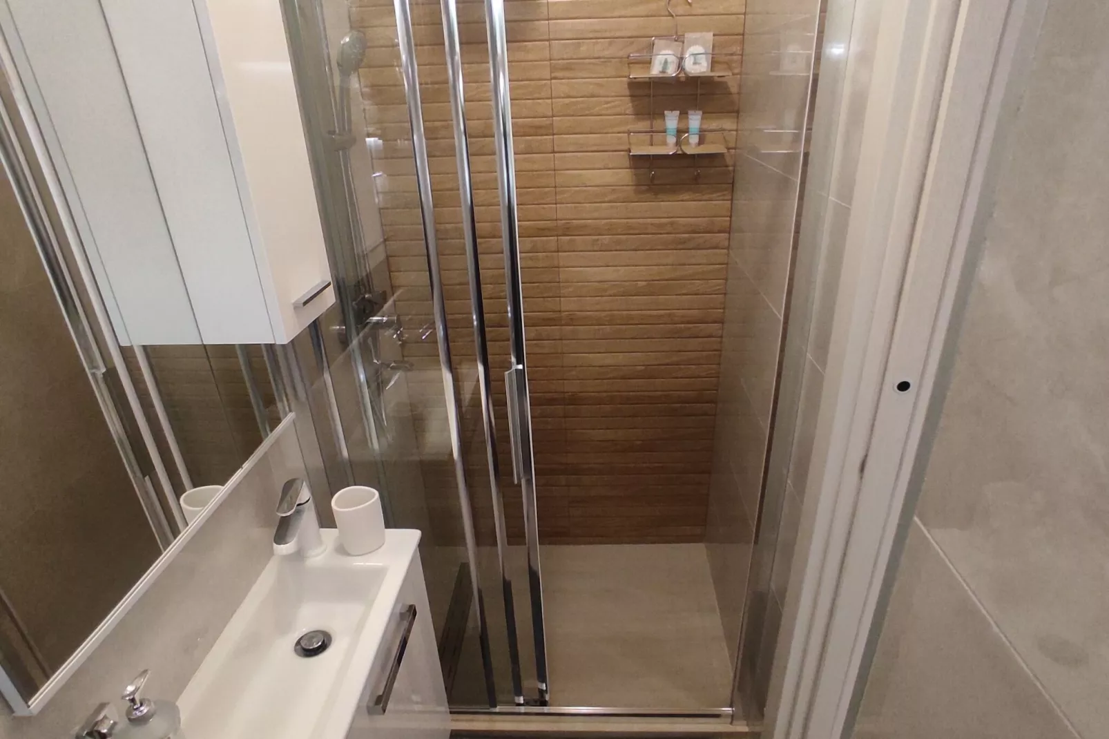 Room Porat 2 with Private Terrace - Double Bedroom with Private Terrace-Salle de bain