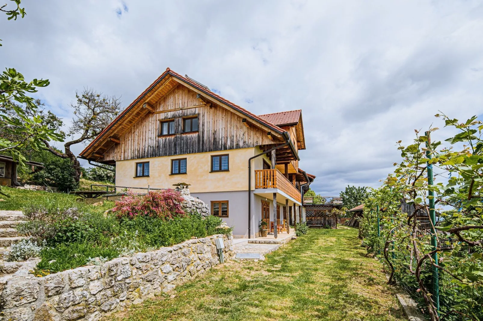 Hidden Authentic Haven Apartments - Two Bedroom Apartment with Balcony-Untagged