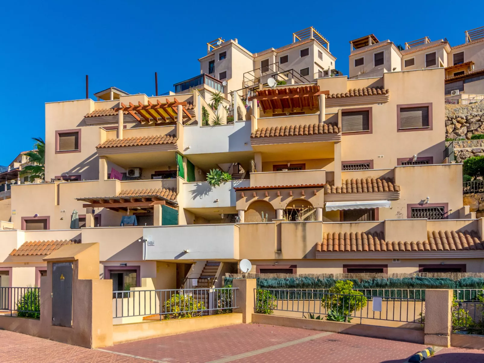 Collados Zieschang-Outside