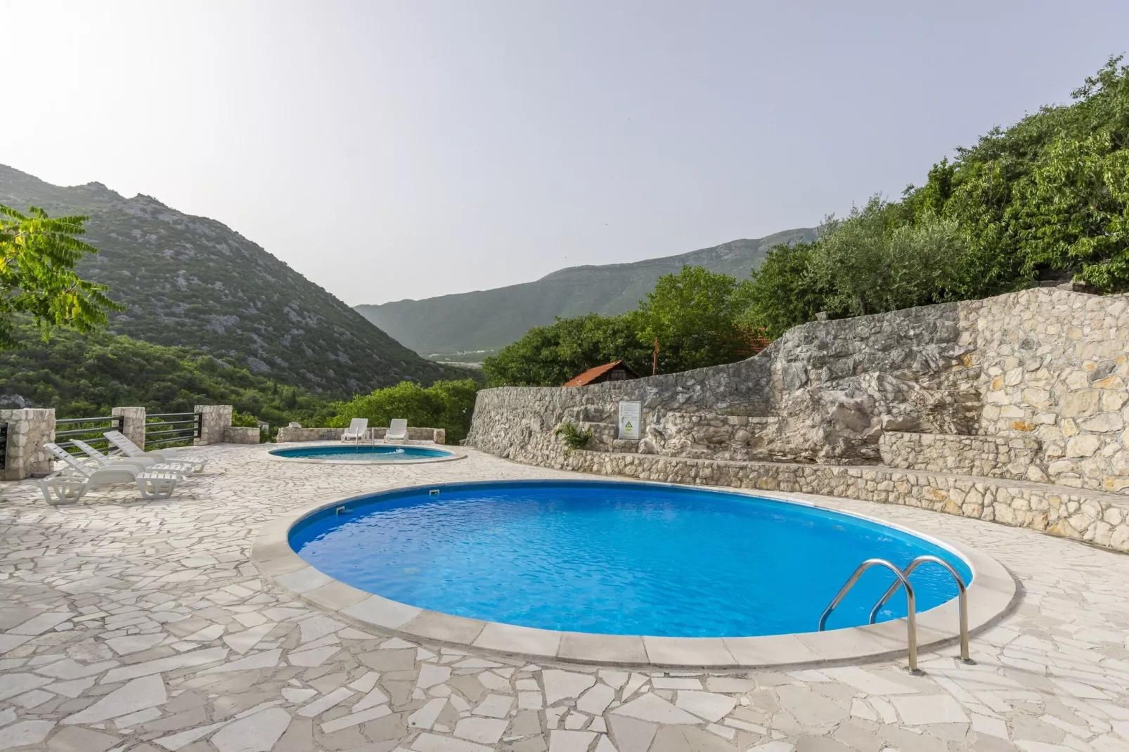 Rustical Resort Kokorići with Shared Outdoor Swimming Pool - One Bedroom Apartment with Terrace-Schwimmbad