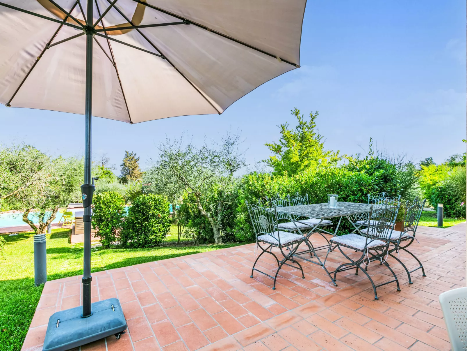 Vecchio Forno-Outside