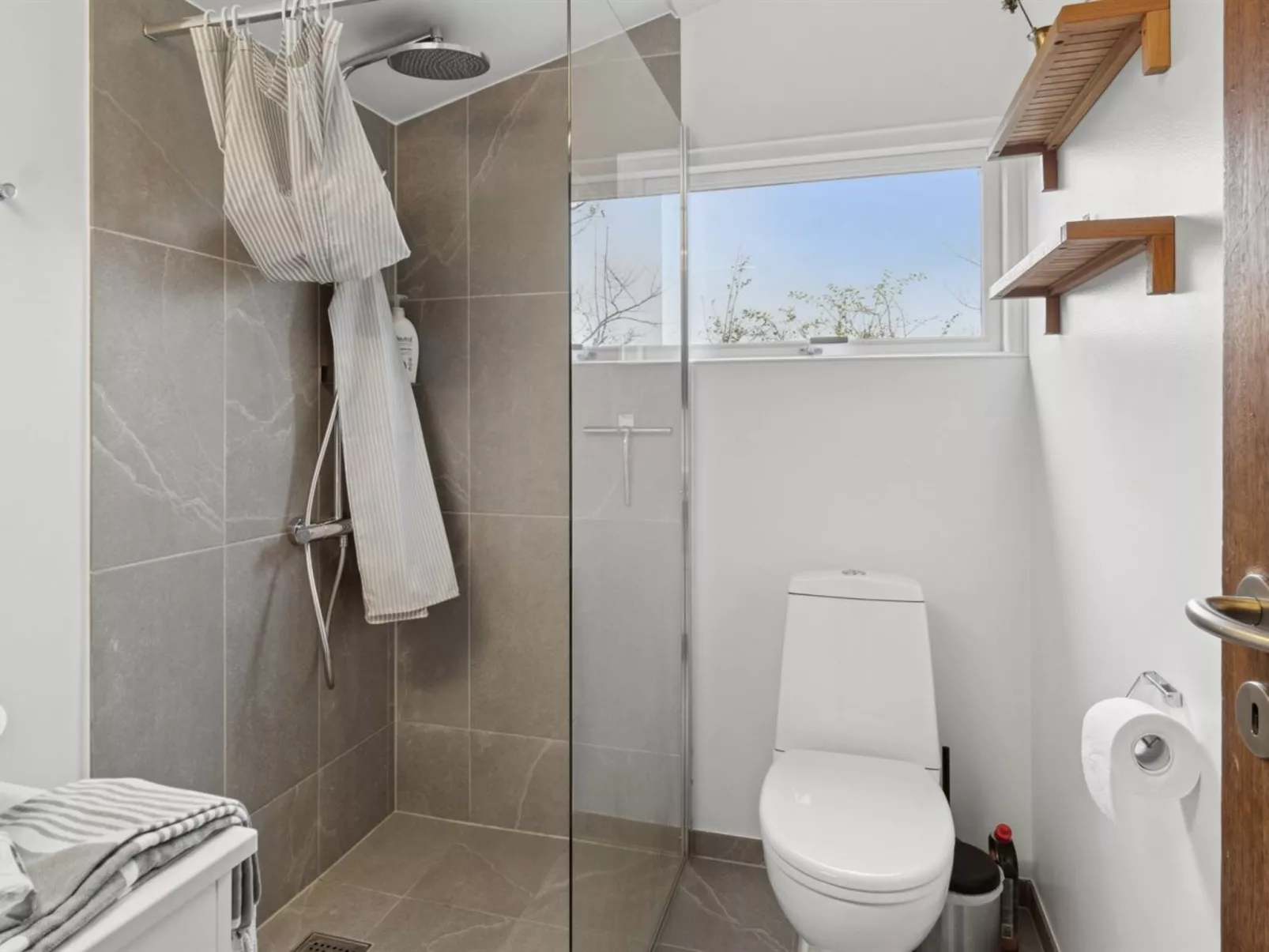 "Gun" - 300m to the fjord-Dedans