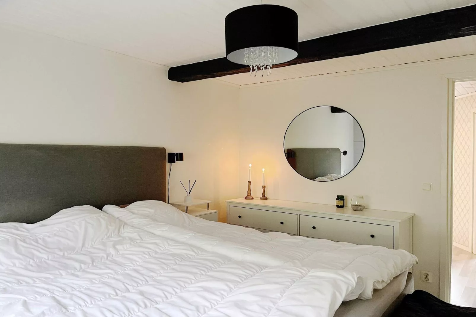 Cozy Forest Hideaway with Hot Tub-Indoor