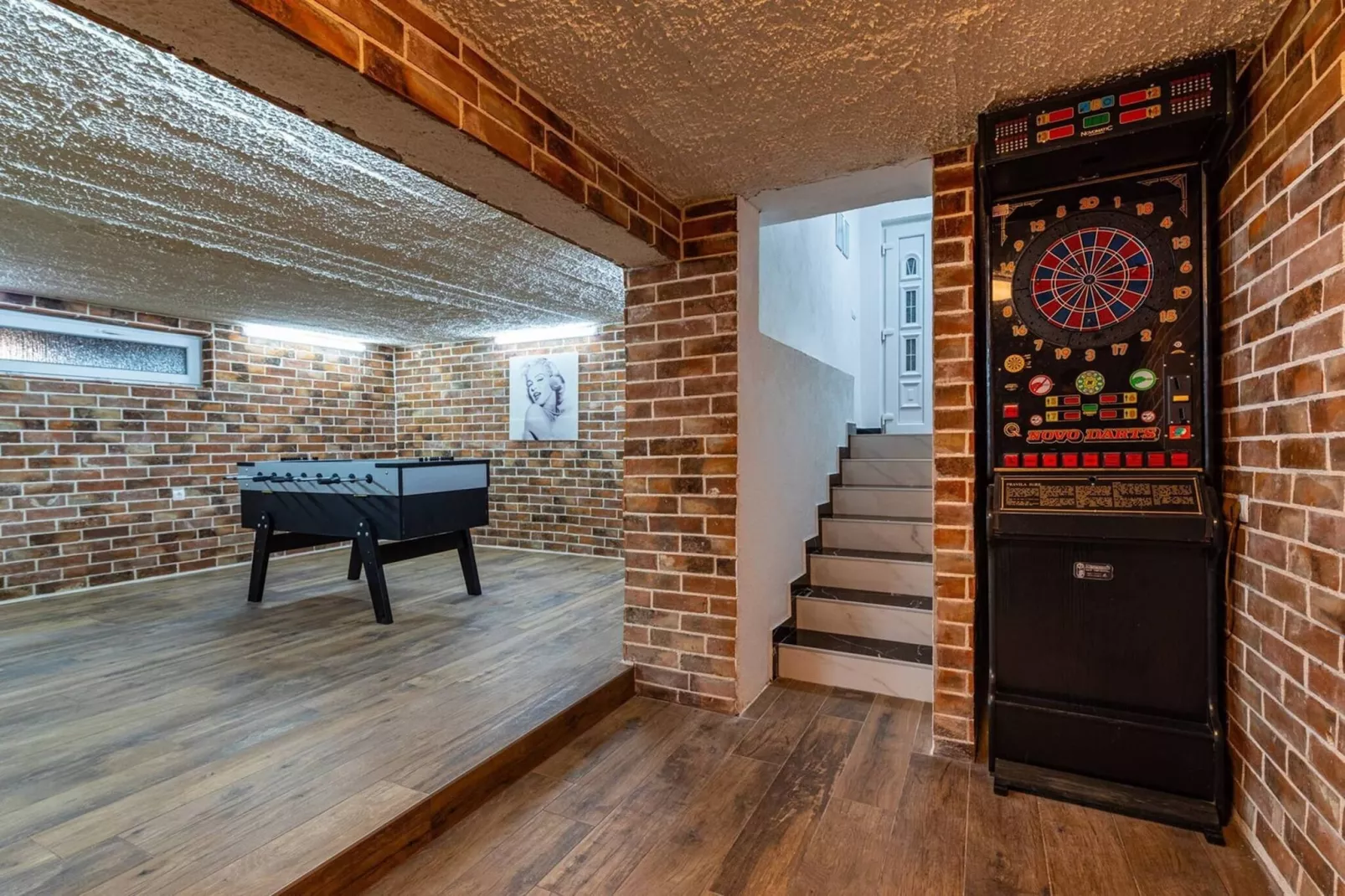 Luxury Villa Escape-Recreation room