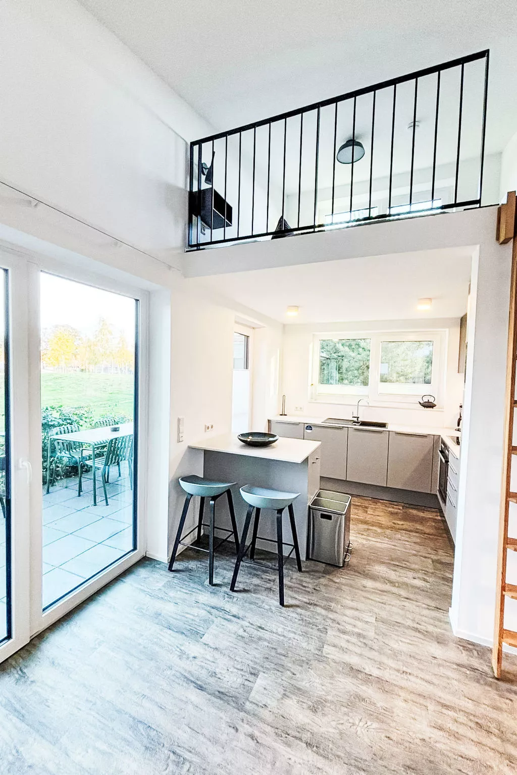 Zwischen den Hügeln (153) - Inside