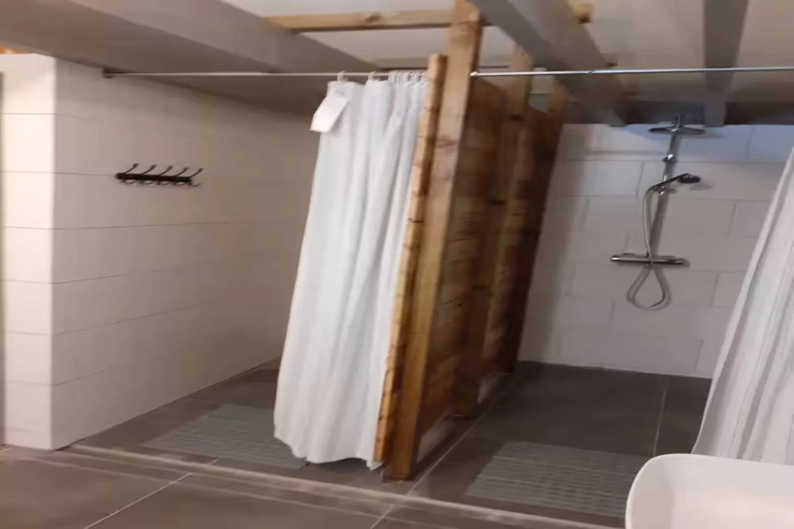 L'Ecureuil Blanc-Bathroom