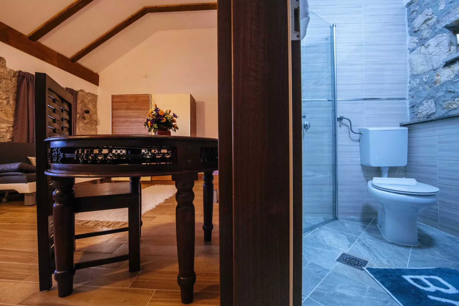 Authentic stone house Momo-Bathroom