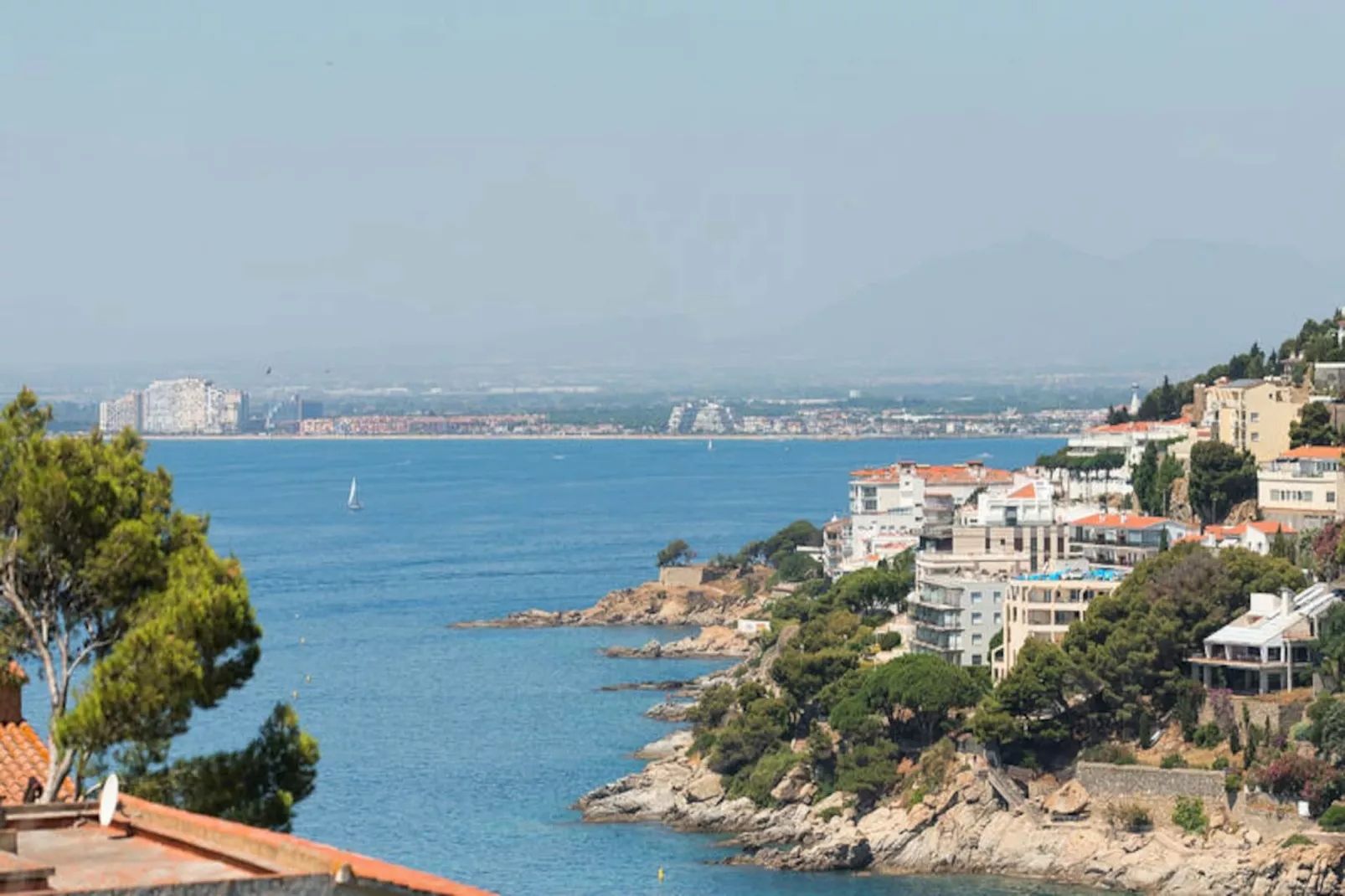 Maison à Roses-Untagged