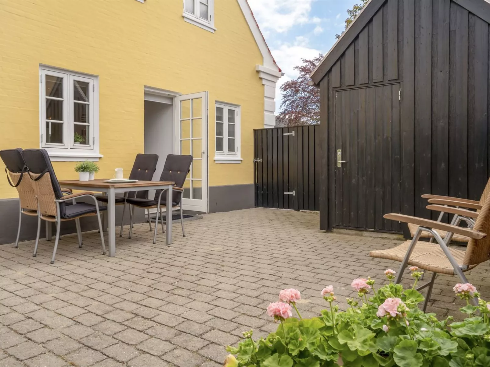 "Stephie" - 1.1km from the sea-Outside