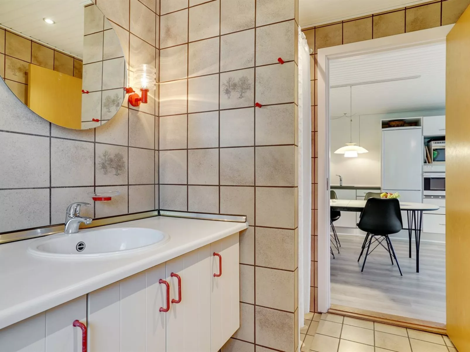 "Ephra" - 250m to the fjord-Drinnen