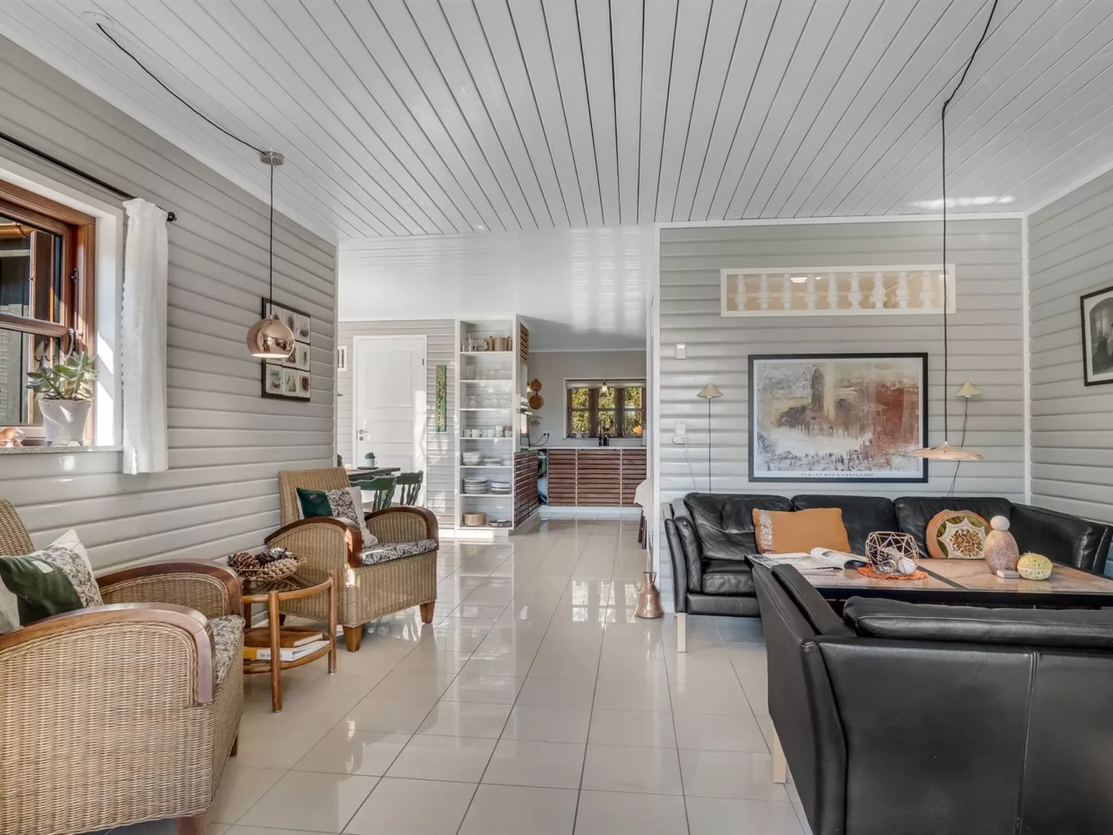 "Marla" - 1.1km from the sea-Inside