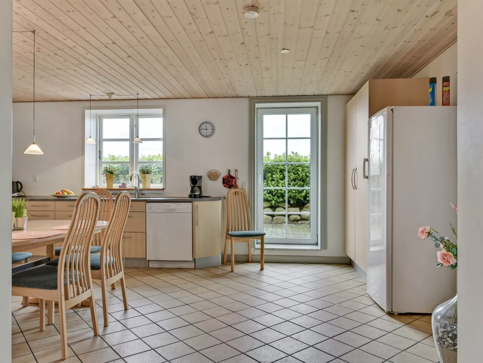 "Joran" - 120m from the sea-Drinnen