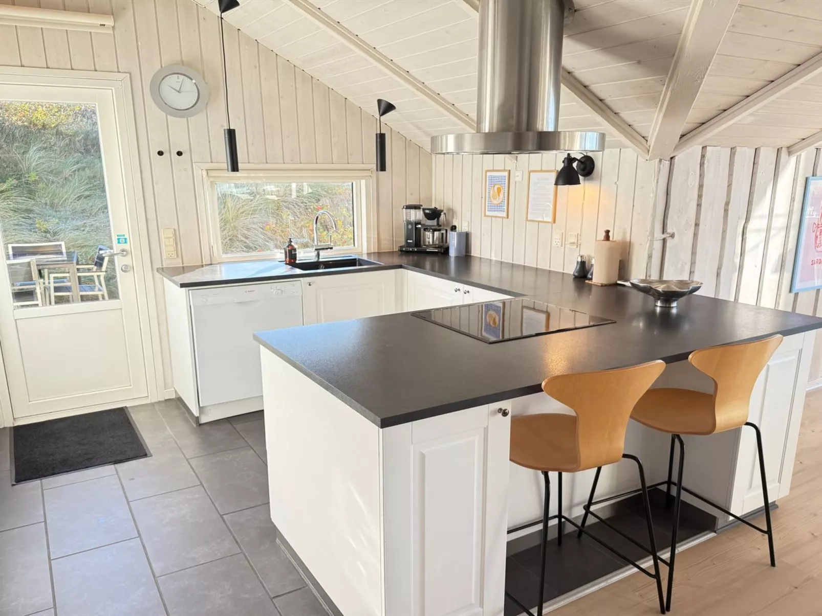 "Velena" -  from the sea-Drinnen