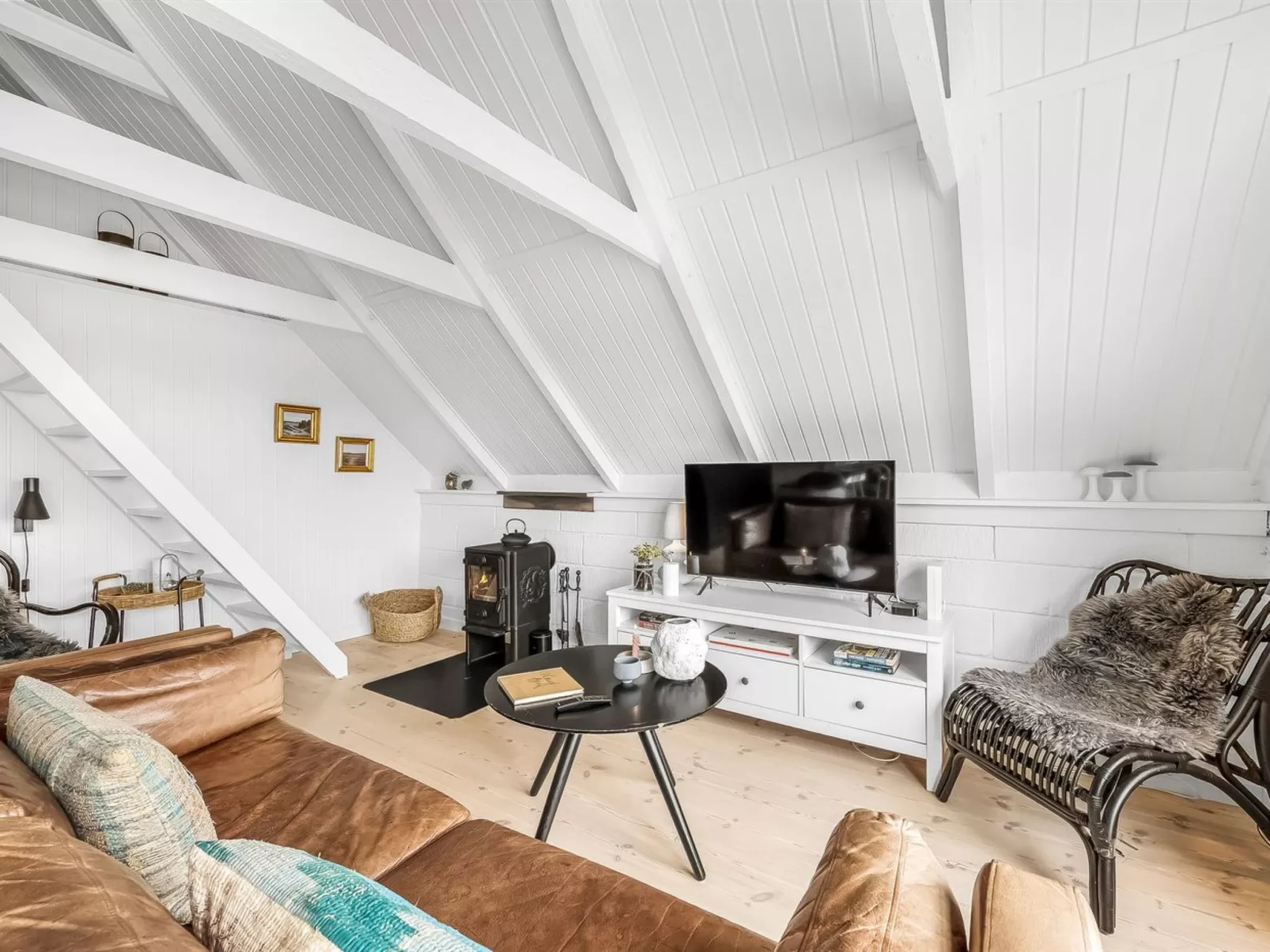 "Hen" - 400m from the sea-Dedans